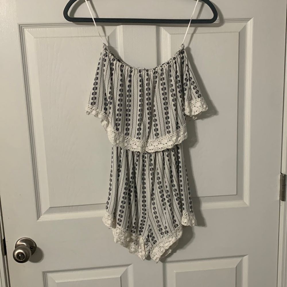 worn out once, no wears or tears, very comfortable and elastic holds up great